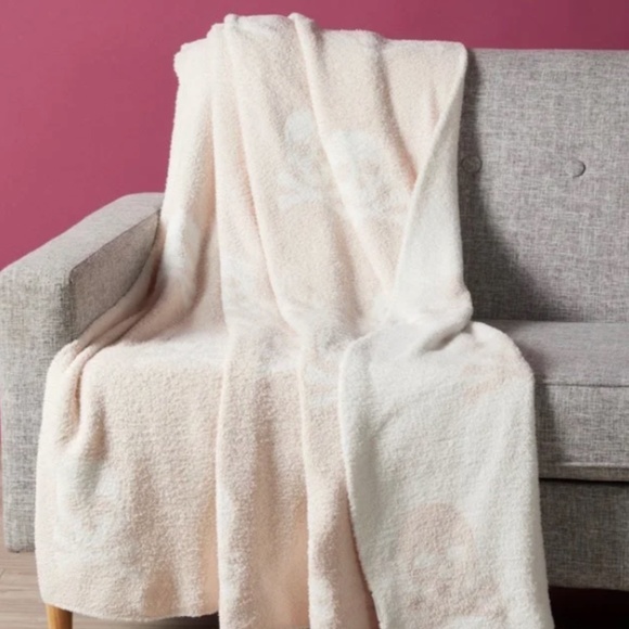 Cupcakes & Cashmere Skull Throw in Light Pink - Picture 1 of 3